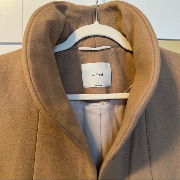 Aritzia Cocoon Coat - Picture 6 of 12